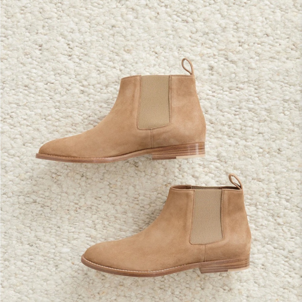 JENNI KAYNE SUEDE CHELSEA BOOT DARK SAND